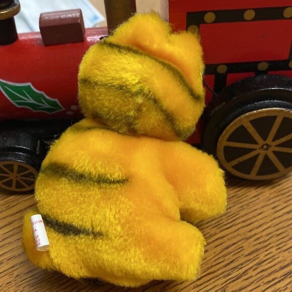 Vintage 1978 Garfield “Tempt Me Please” Plush a grabber Hugger 3 1/2” High - Picture 4 of 7